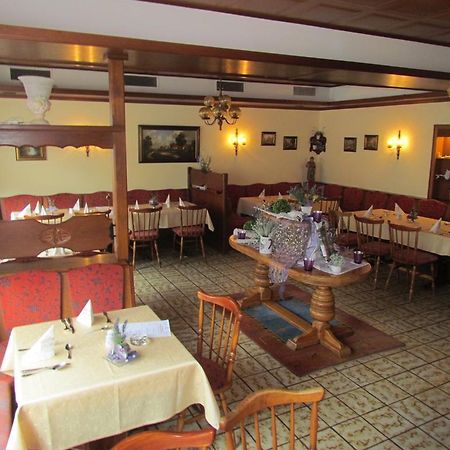 Trebur Hotel Zum Erker מראה חיצוני תמונה