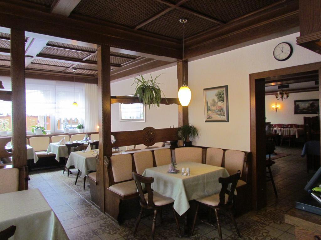 Trebur Hotel Zum Erker מראה חיצוני תמונה