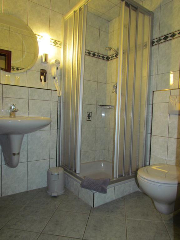 Trebur Hotel Zum Erker חדר תמונה